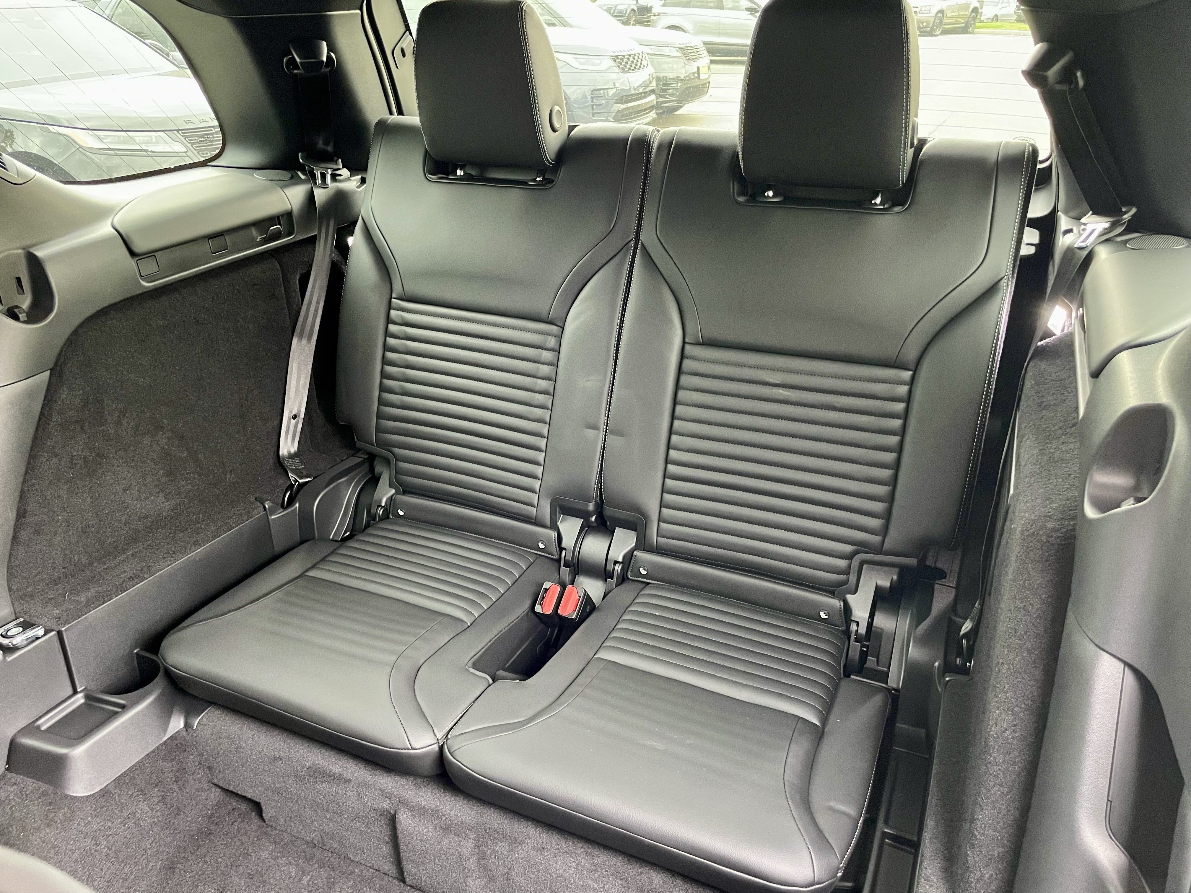 New 2026 Land Rover Discovery Limited Edition AWD/4WD image 32
