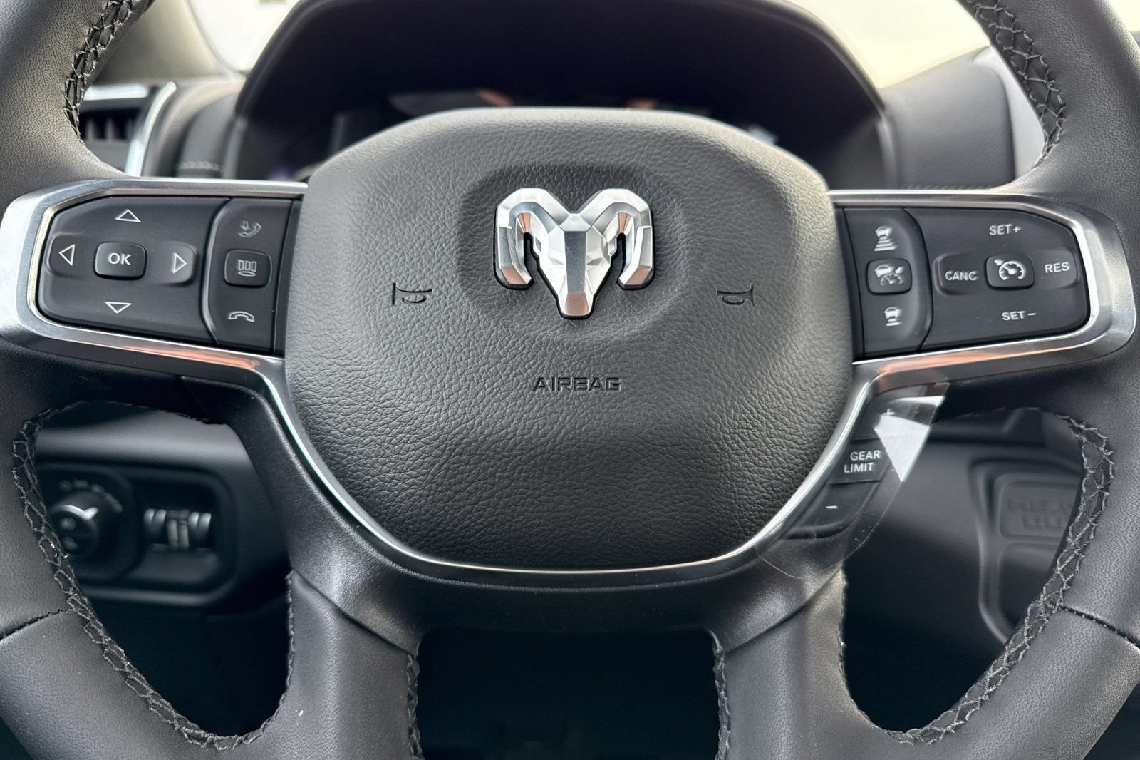 New 2026 RAM 3500 Laramie AWD/4WD image 19
