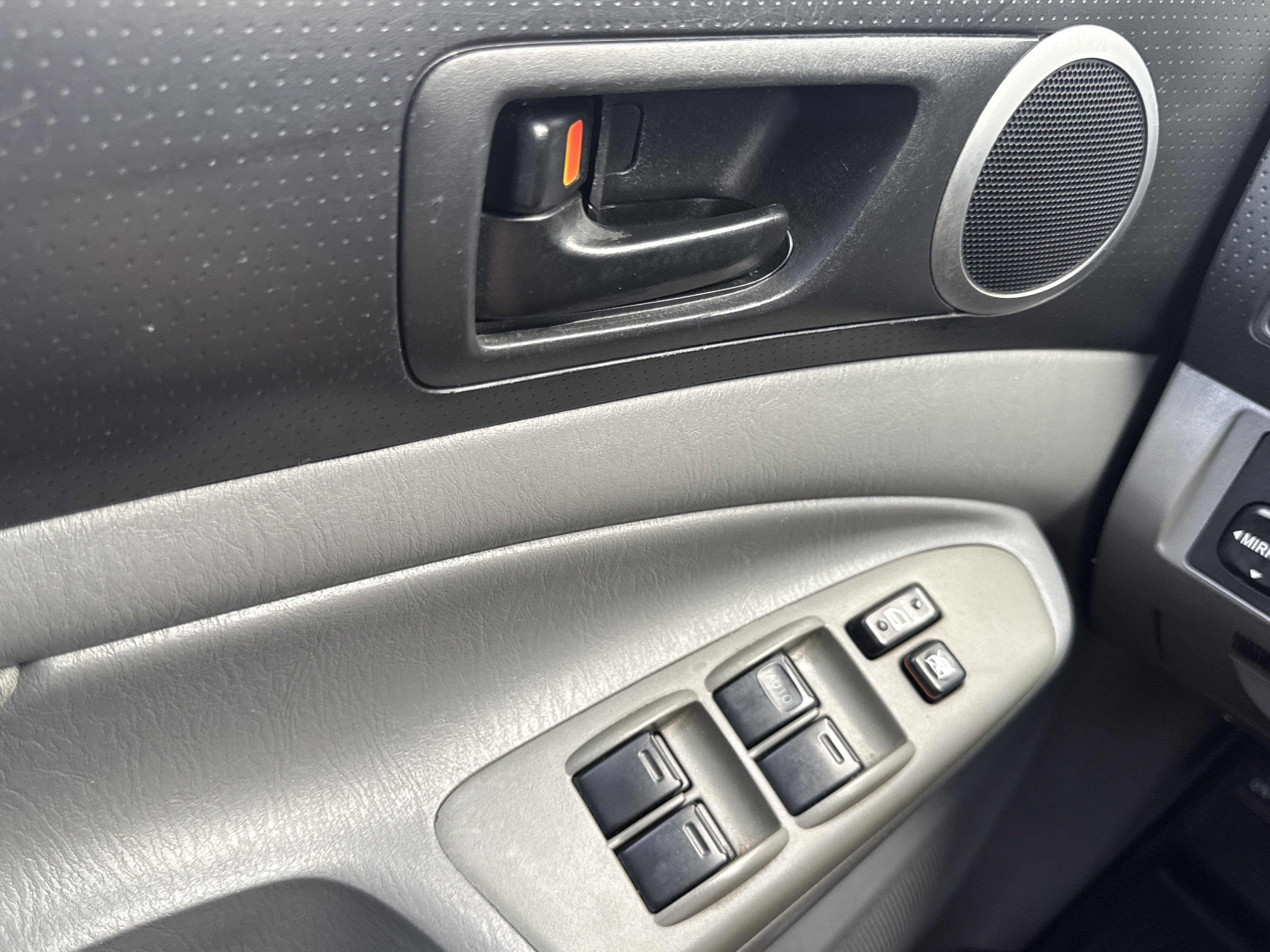 Used 2011 Toyota Tacoma PreRunner w/ SR5 Pkg #2 RWD image 17