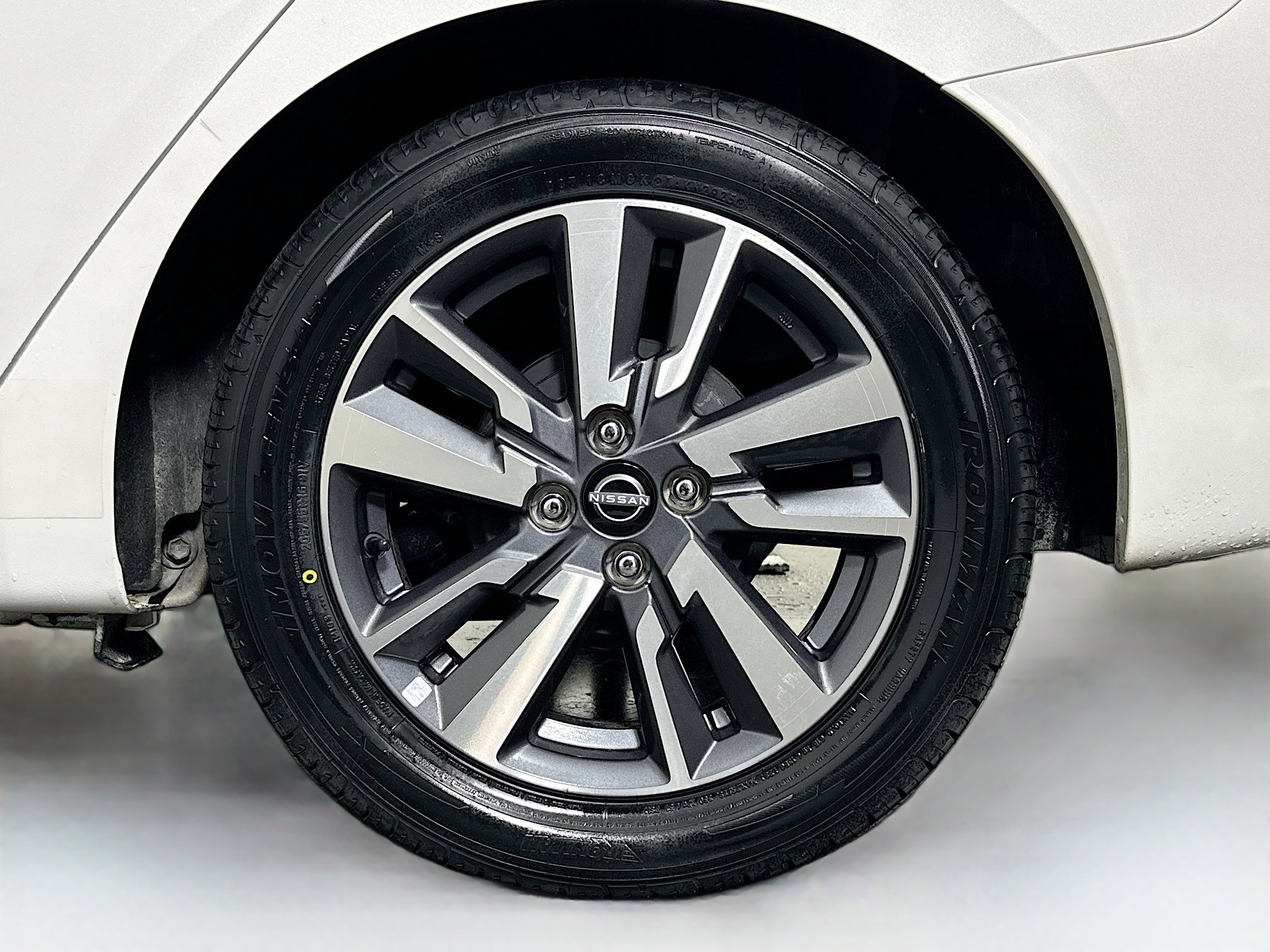 Used 2023 Nissan Versa SV image 11