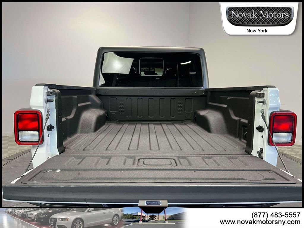 Used 2022 Jeep Gladiator Willys image 12
