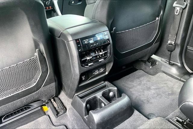 Used 2022 Jeep Grand Cherokee L Limited w/ Black Appearance Package AWD/4WD image 13