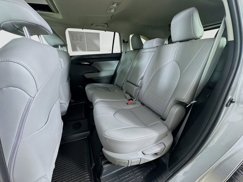 Certified 2023 Toyota Highlander XLE image 19