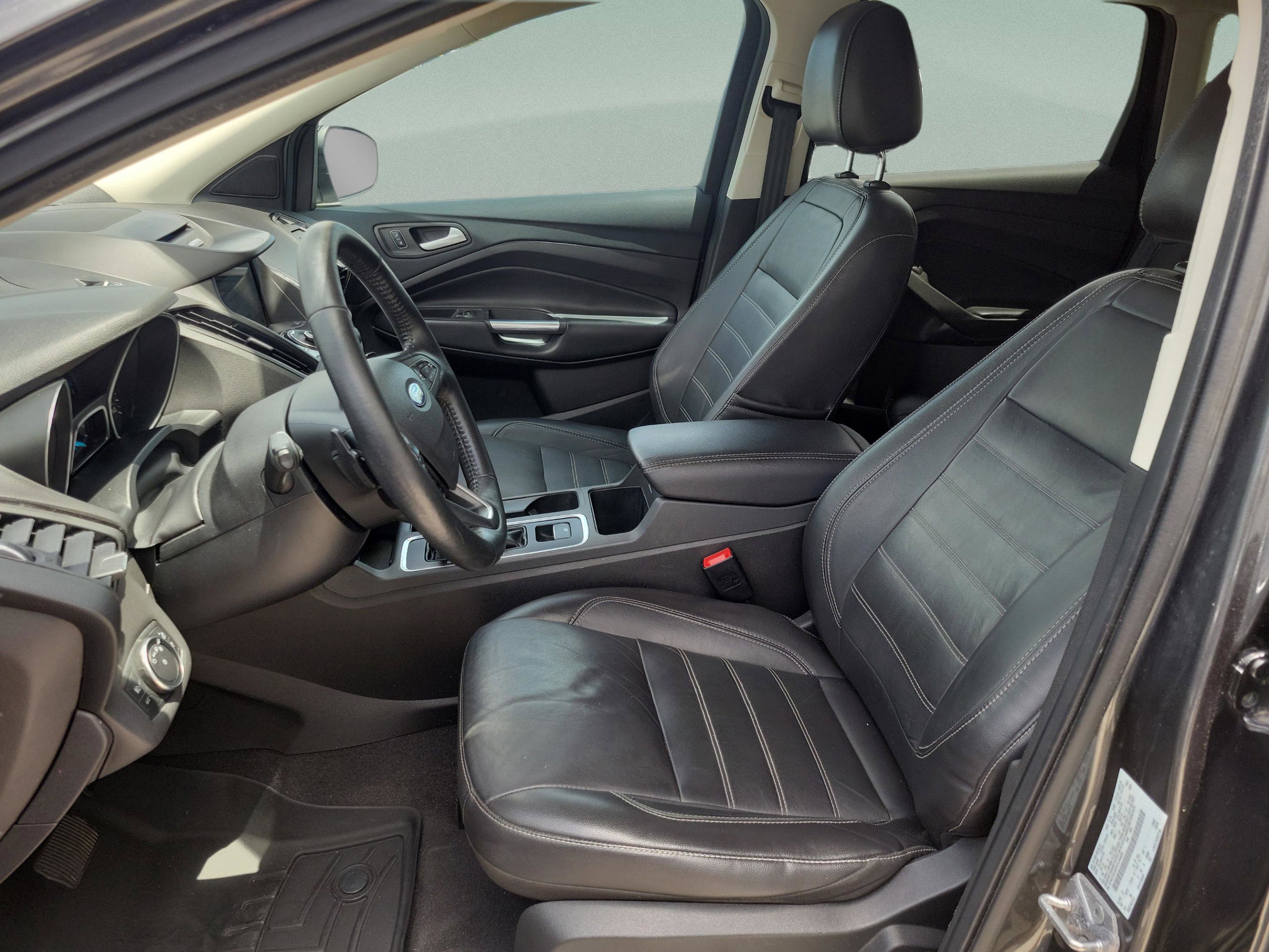 Used 2017 Ford Escape Titanium w/ Equipment Group 301A AWD/4WD image 17