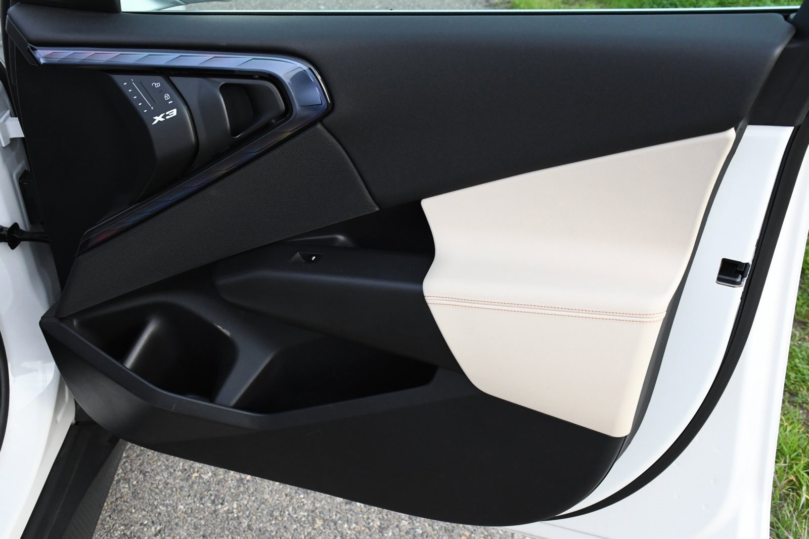 Used 2025 BMW X3 xDrive30i w/ Convenience Package image 17