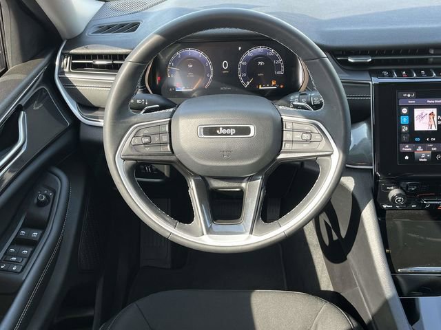 Used 2023 Jeep Grand Cherokee Laredo w/ Luxury Tech Group I image 17