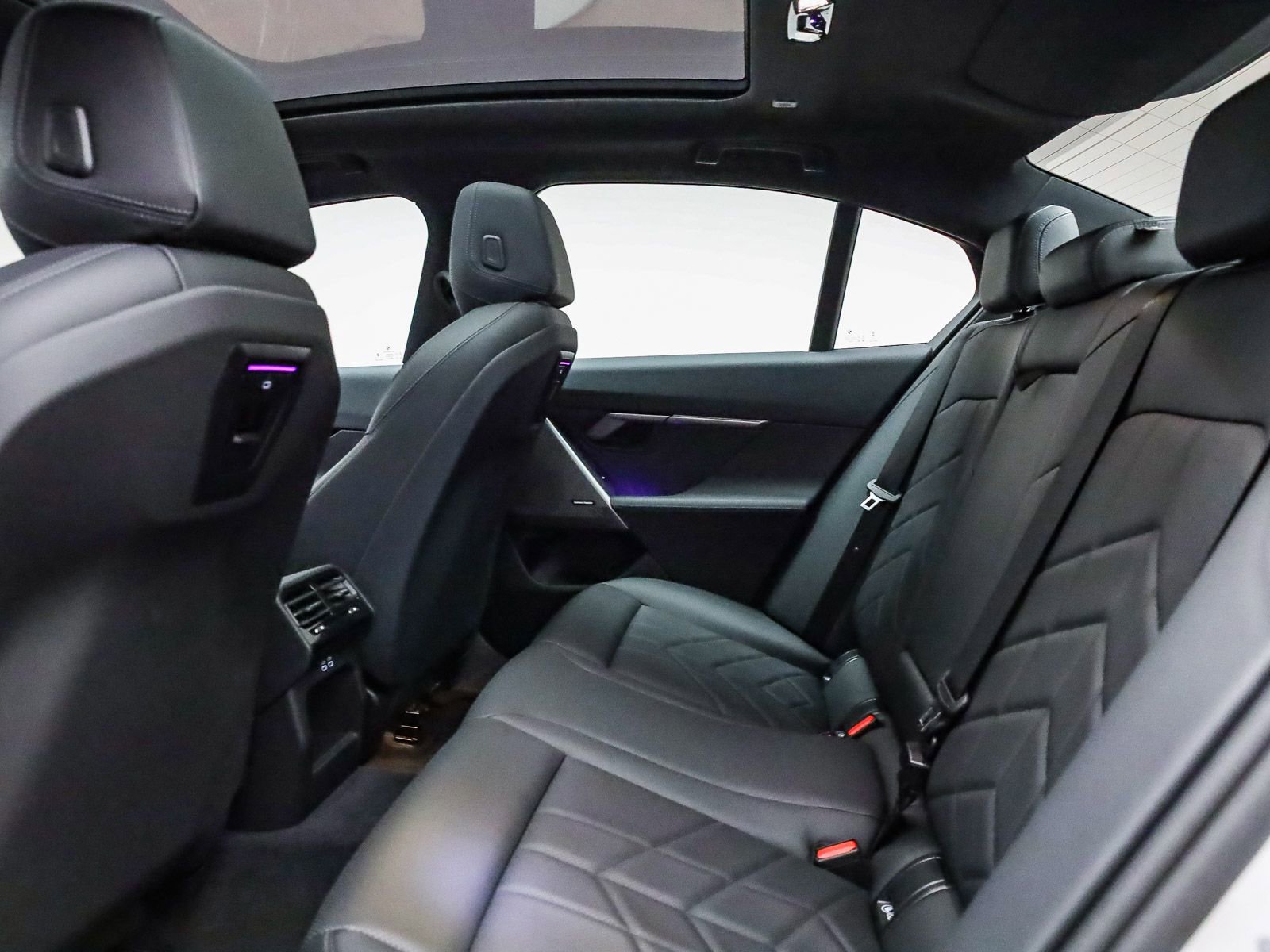 Used 2025 BMW 530i w/ Premium Package image 20