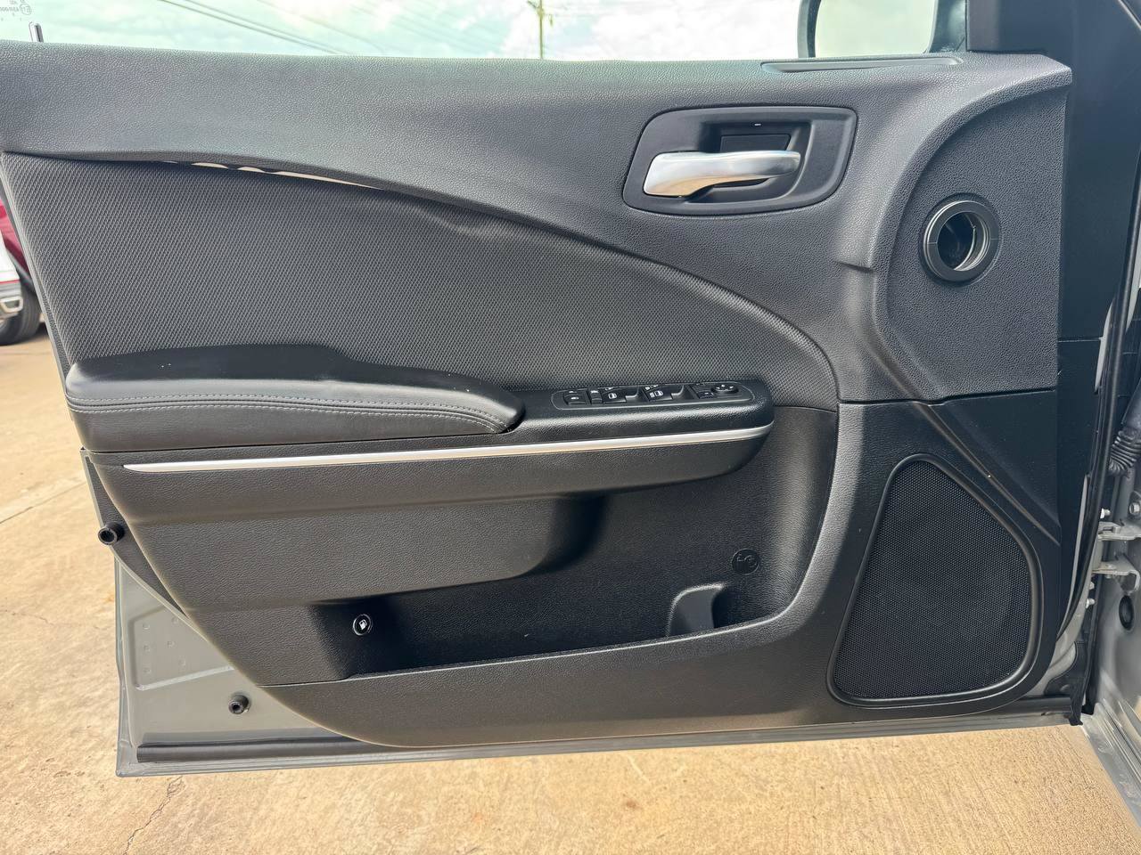 Used 2018 Dodge Charger SXT RWD image 18
