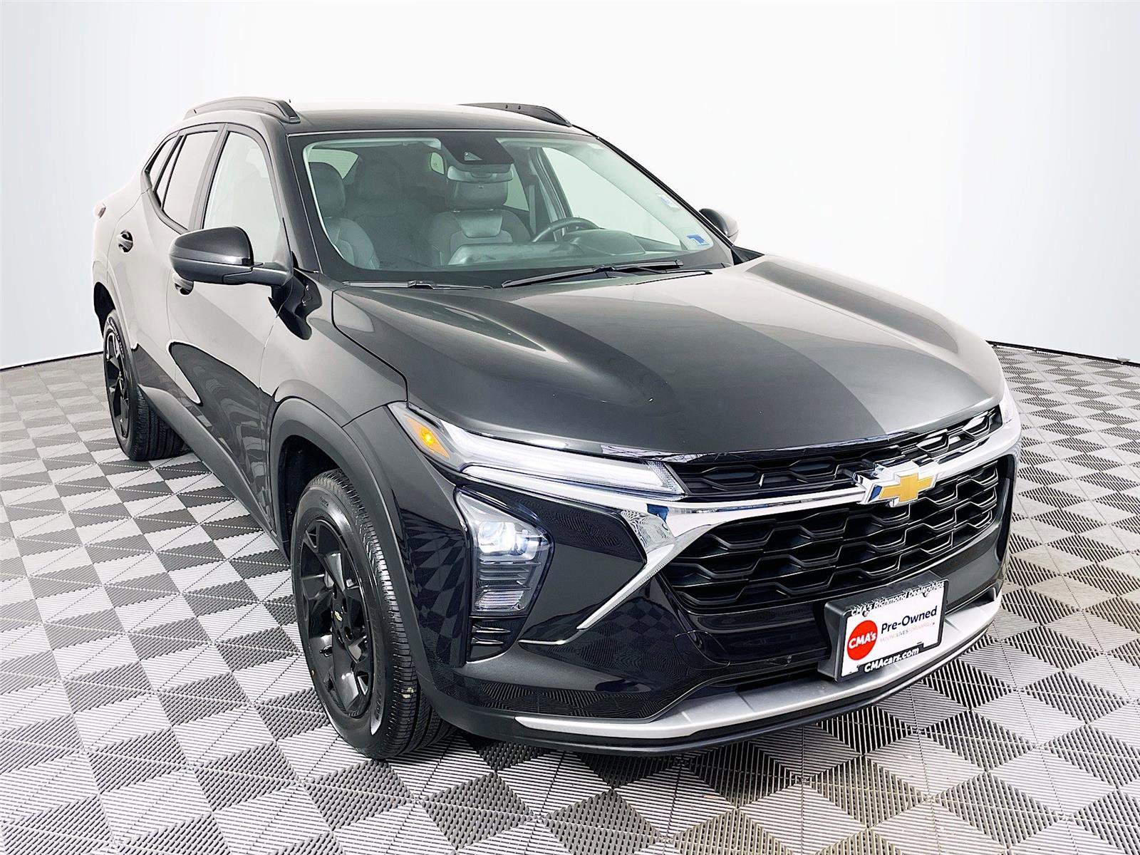 Used 2025 Chevrolet Trax LT w/ LT Convenience Package image 1