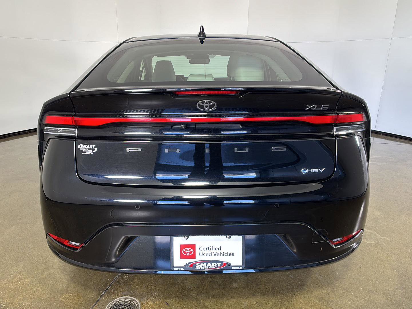 Used 2024 Toyota Prius XLE AWD/4WD image 11