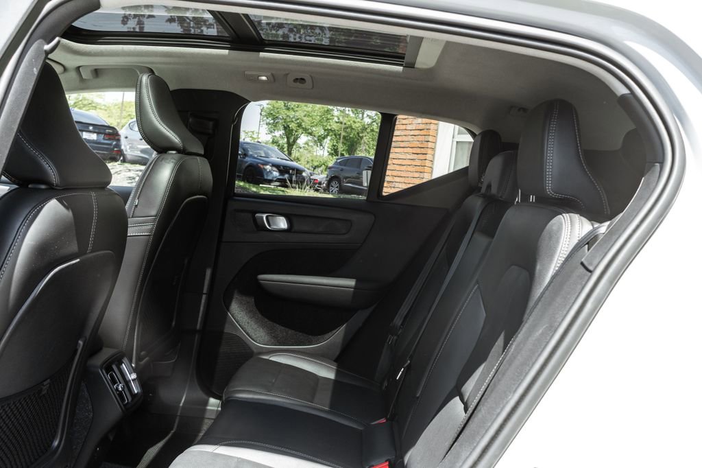 Used 2025 Volvo XC40 B5 Plus AWD/4WD image 25