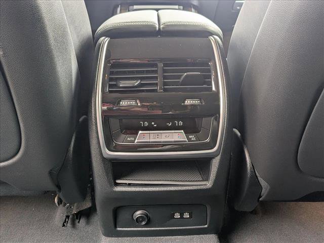 Used 2024 BMW X7 xDrive40i AWD/4WD image 18