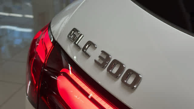 Used 2026 Mercedes-Benz GLC 300 4MATIC image 9