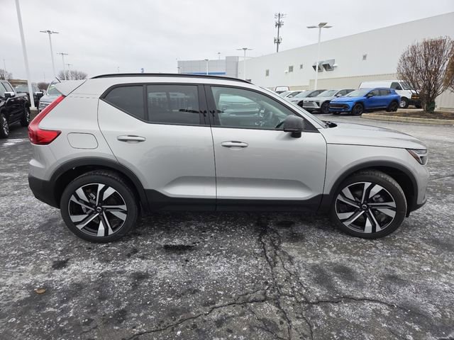 Used 2025 Volvo XC40 B5 Plus image 22