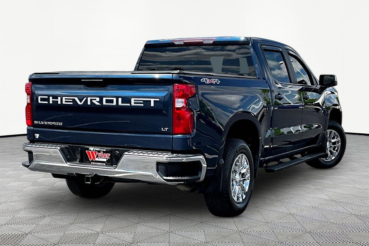 Used 2020 Chevrolet Silverado 1500 LT w/ LT Value Package AWD/4WD image 6