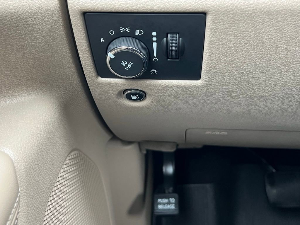 Used 2017 Jeep Grand Cherokee Limited image 34