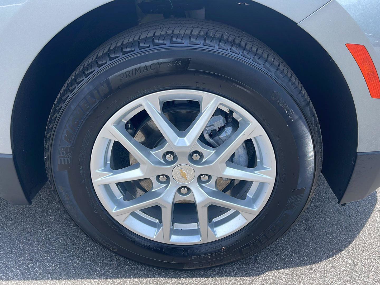 Used 2024 Chevrolet Equinox LT w/ Driver Convenience Package FWD image 11