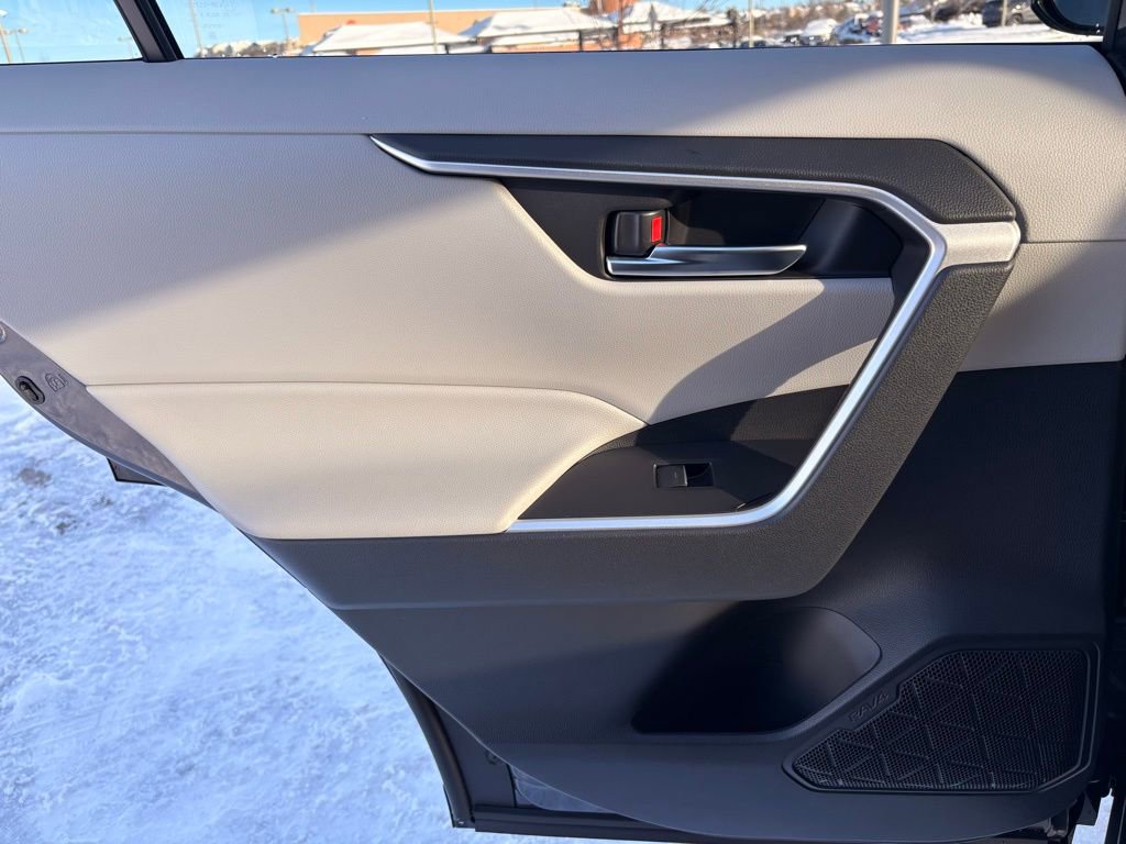 Used 2025 Toyota RAV4 XLE image 26