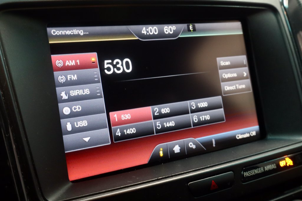 Used 2016 Ford Explorer XLT w/ Equipment Group 202A FWD image 3