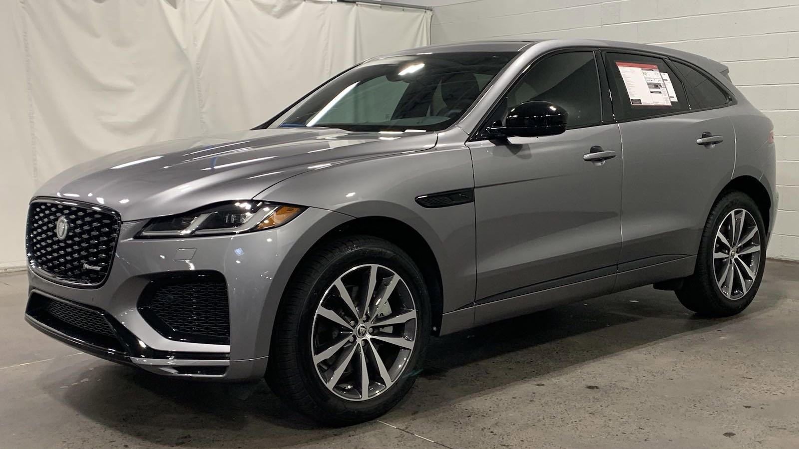 Certified 2025 Jaguar F-PACE R-Dynamic S image 1