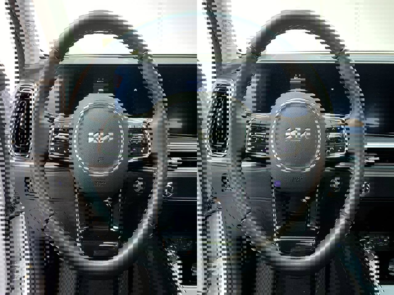 Certified 2025 Kia Sorento S w/ Panoramic Sunroof Package image 21