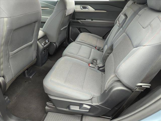 Used 2025 Ford Explorer Active RWD image 18