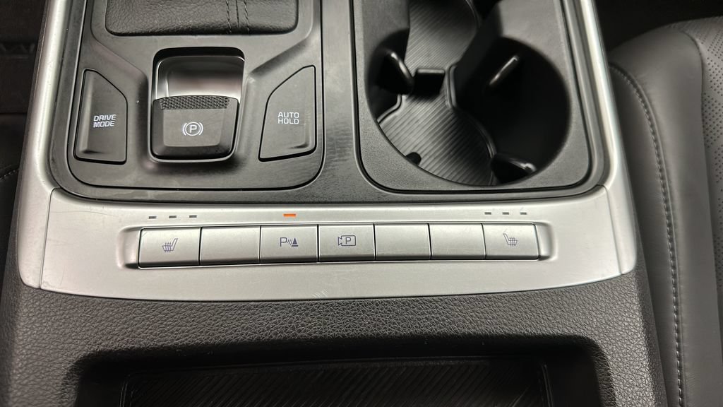 Used 2025 Kia Carnival FWD image 21