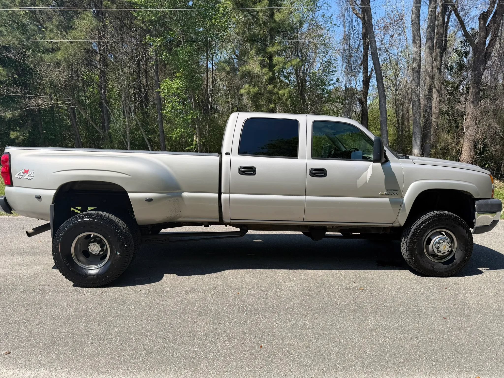 Used 2006 Chevrolet Silverado 3500 LT w/ Heavy-Duty Power Package AWD/4WD image 4