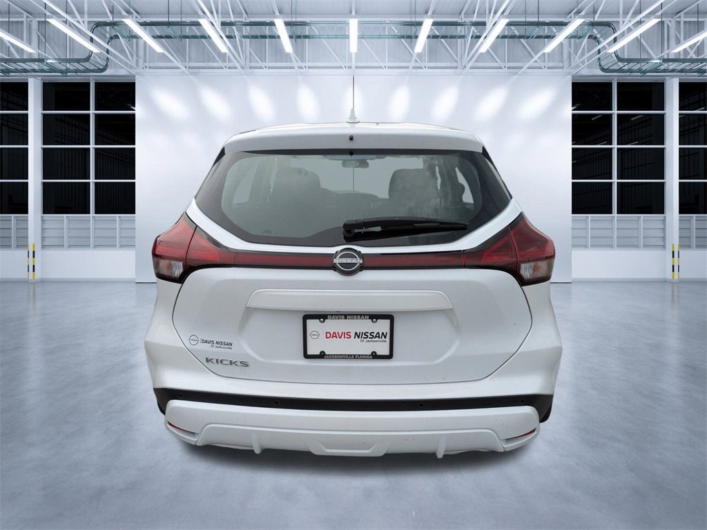 New 2025 Nissan Kicks Play S image 4