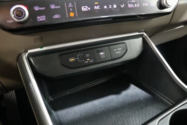 Used 2025 Kia Carnival FWD image 27