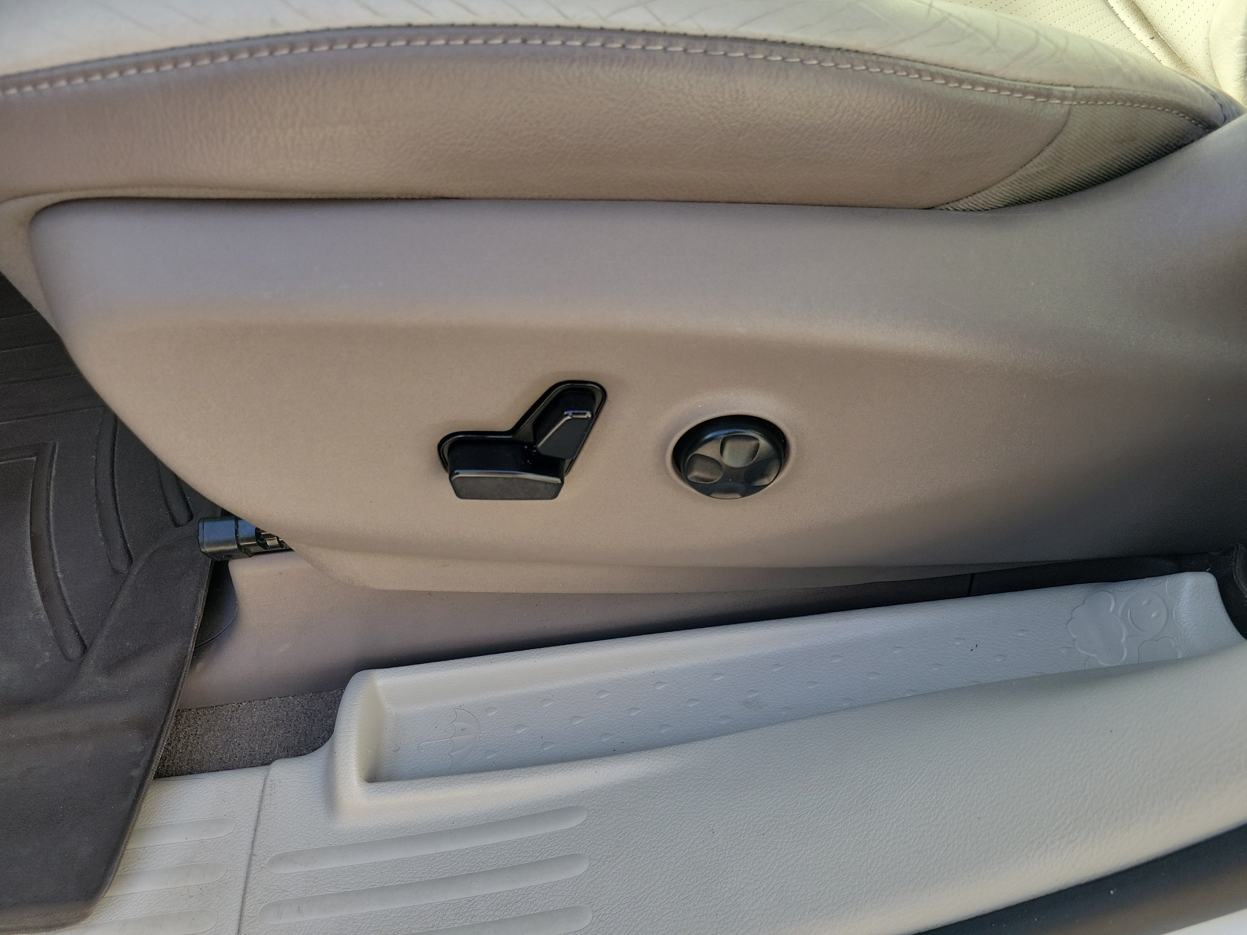 Used 2017 Chrysler Pacifica Touring-L Plus FWD image 10
