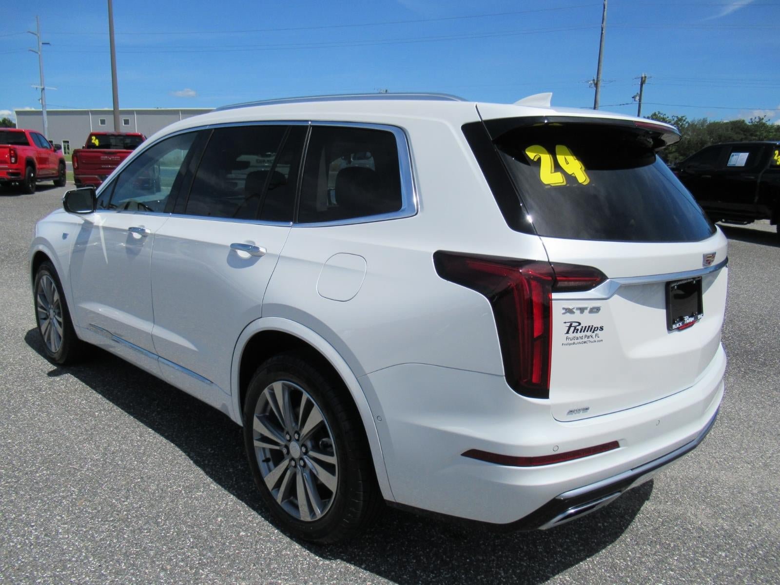 Used 2024 Cadillac XT6 Premium Luxury w/ Technology Package AWD/4WD image 5