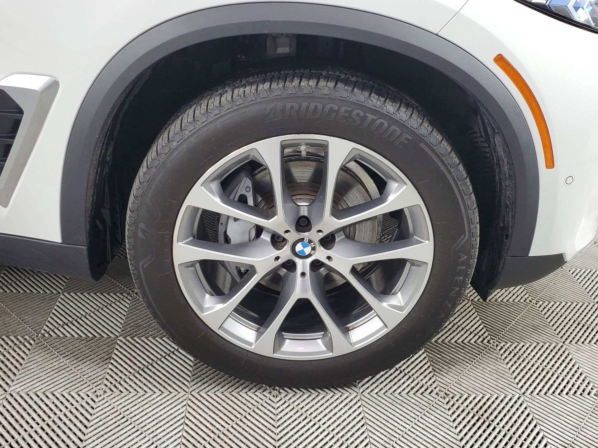 Used 2025 BMW X5 xDrive40i w/ Parking Assistance Package image 14