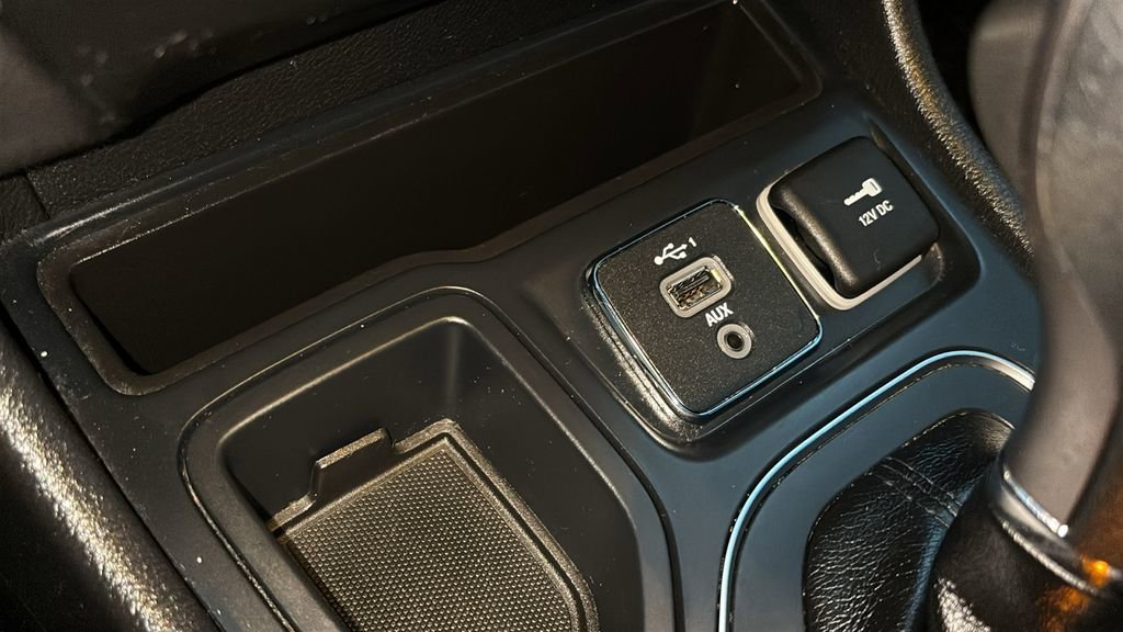 Used 2019 Jeep Cherokee Latitude w/ Cold Weather Group image 19