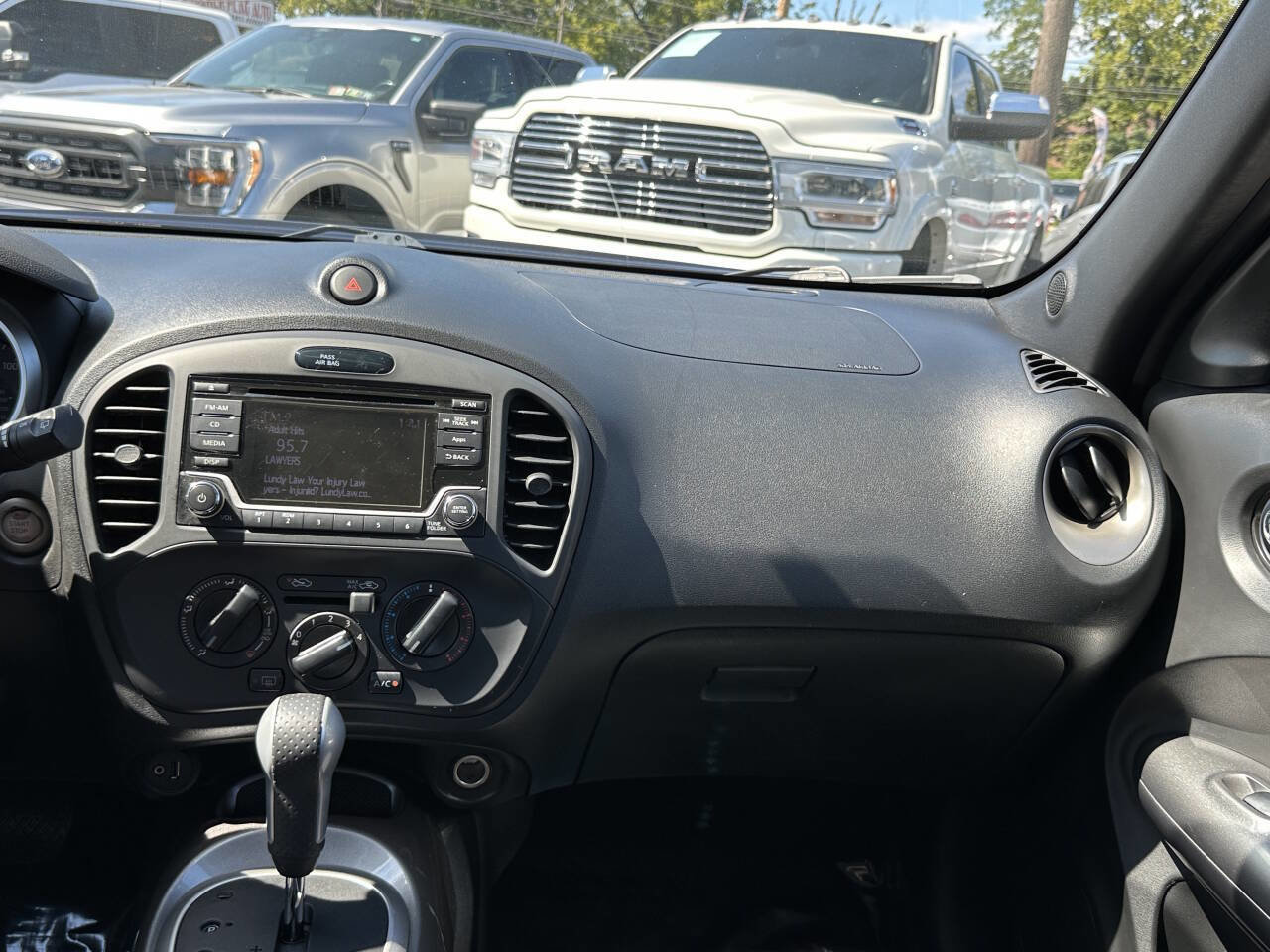 Used 2015 Nissan Juke S image 16