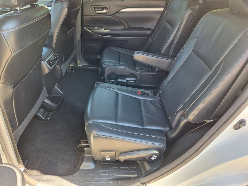 Used 2016 Toyota Highlander XLE AWD/4WD image 28