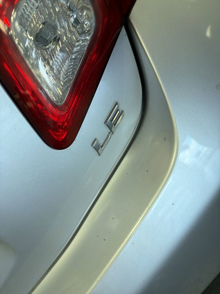 Used 2010 Toyota Camry LE FWD image 8