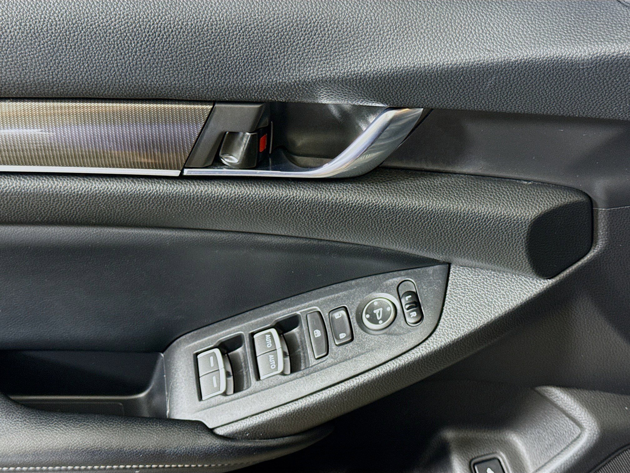 Used 2018 Honda Accord Sport image 24