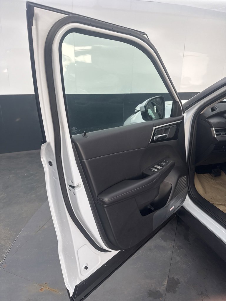 New 2025 Mitsubishi Outlander SE image 15