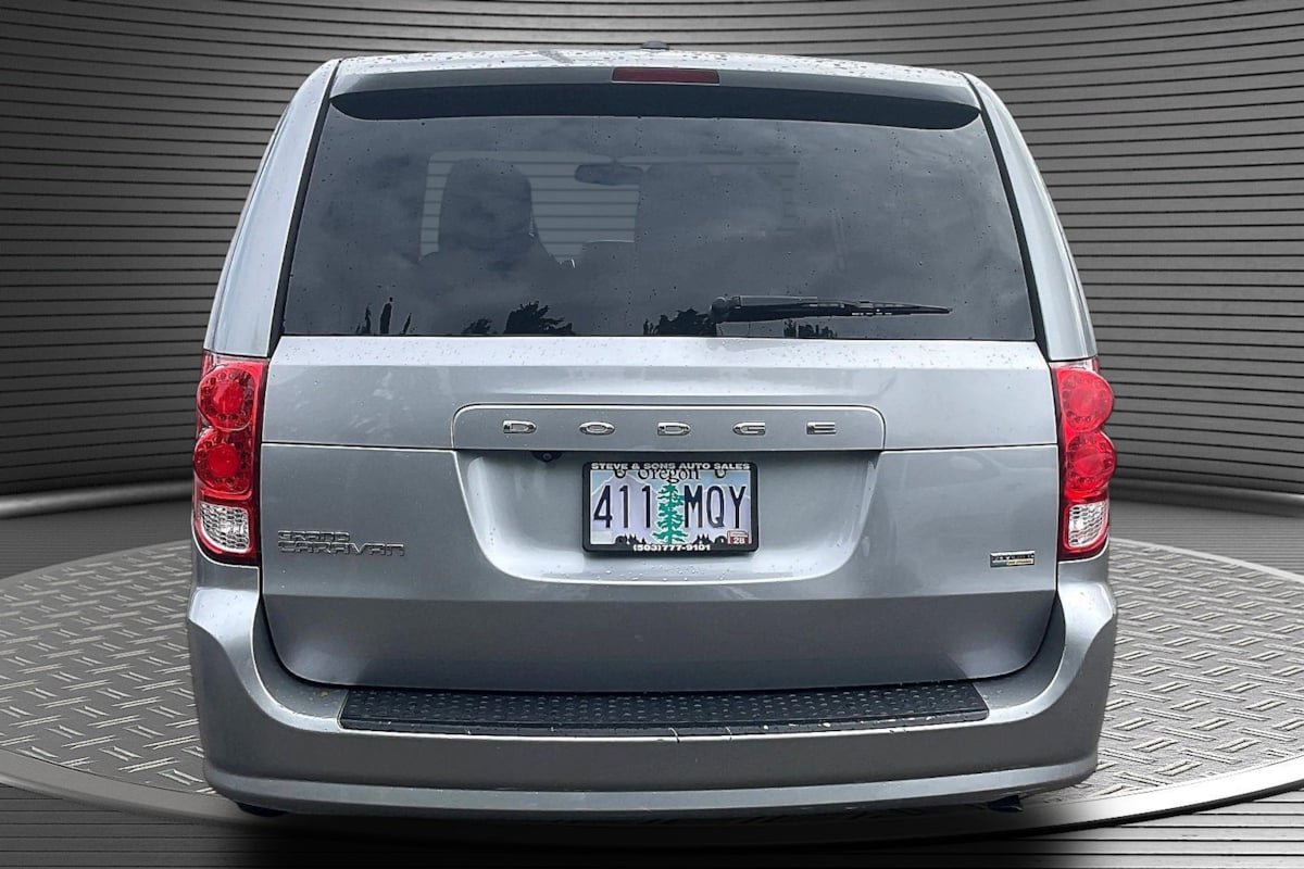 Used 2018 Dodge Grand Caravan SE FWD image 5