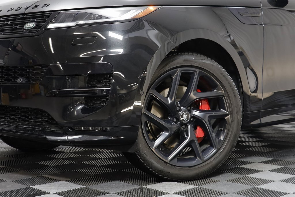 Used 2023 Land Rover Range Rover Sport SE Dynamic image 3