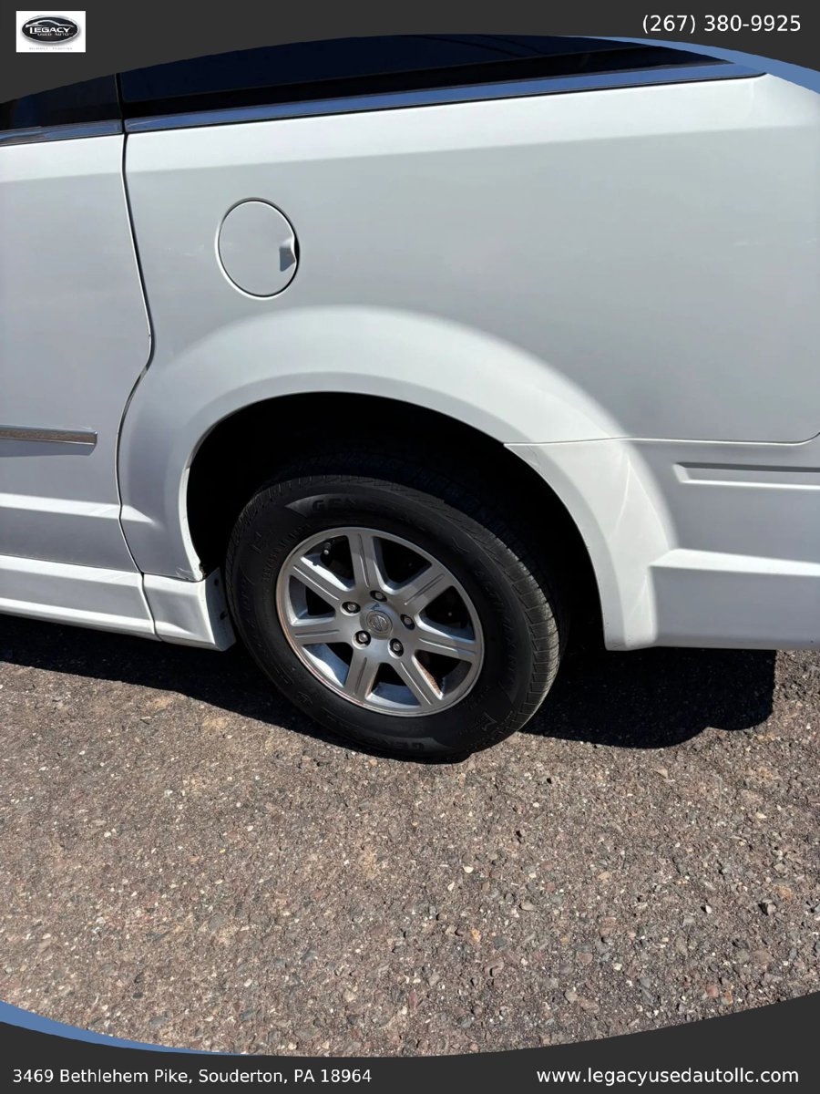 Used 2010 Chrysler Town & Country Touring FWD image 48