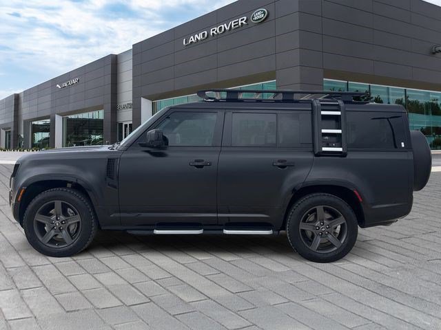 Used 2023 Land Rover Defender 130 X-Dynamic SE image 2