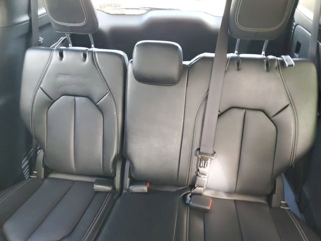 Used 2025 Chrysler Pacifica Select image 28