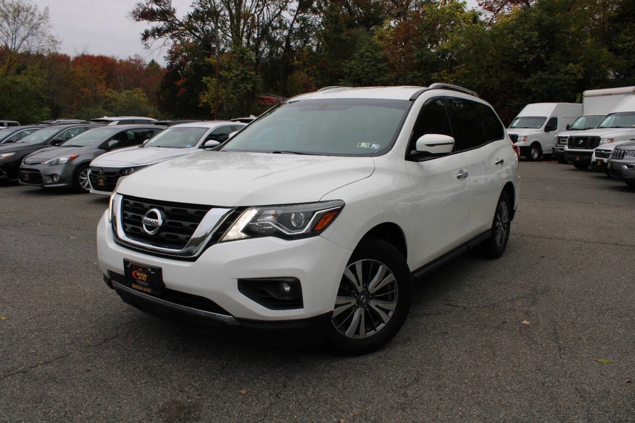 Used 2018 Nissan Pathfinder SV image 1