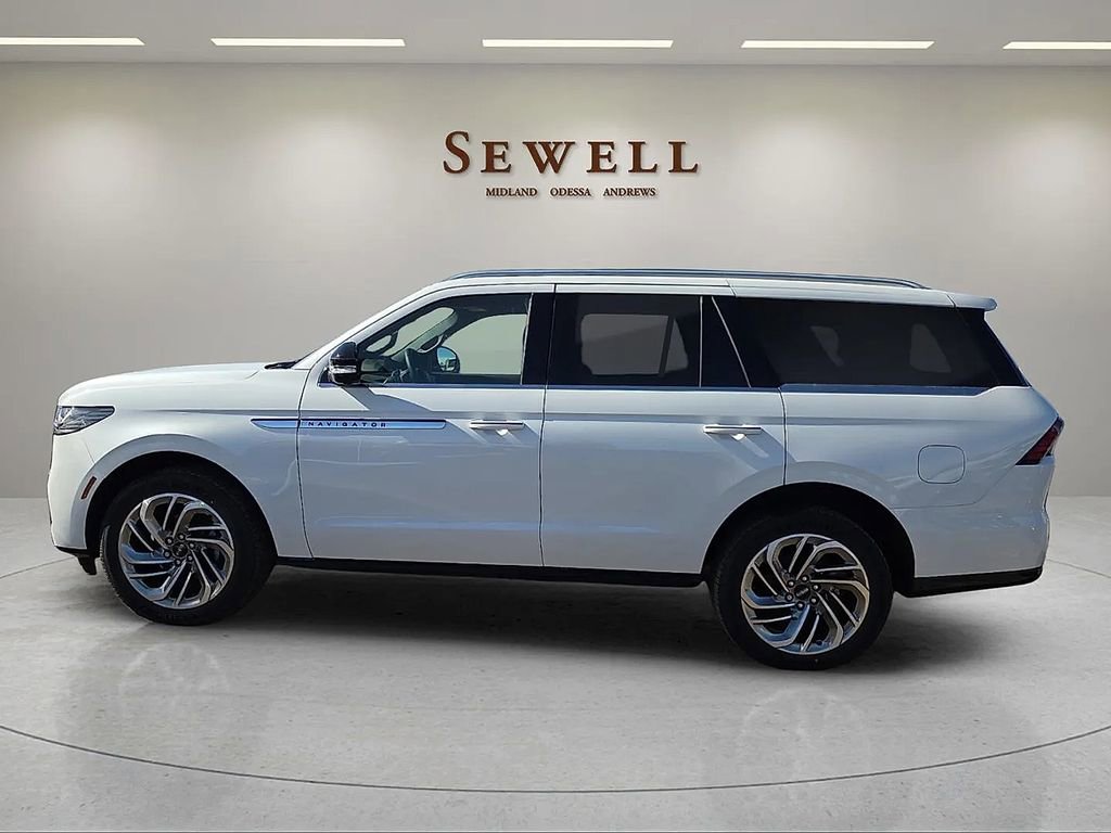 New 2026 Lincoln Navigator Reserve AWD/4WD image 2