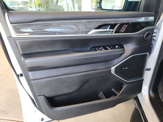 Used 2022 Jeep Wagoneer Series III w/ Flexible Seating Group AWD/4WD image 13