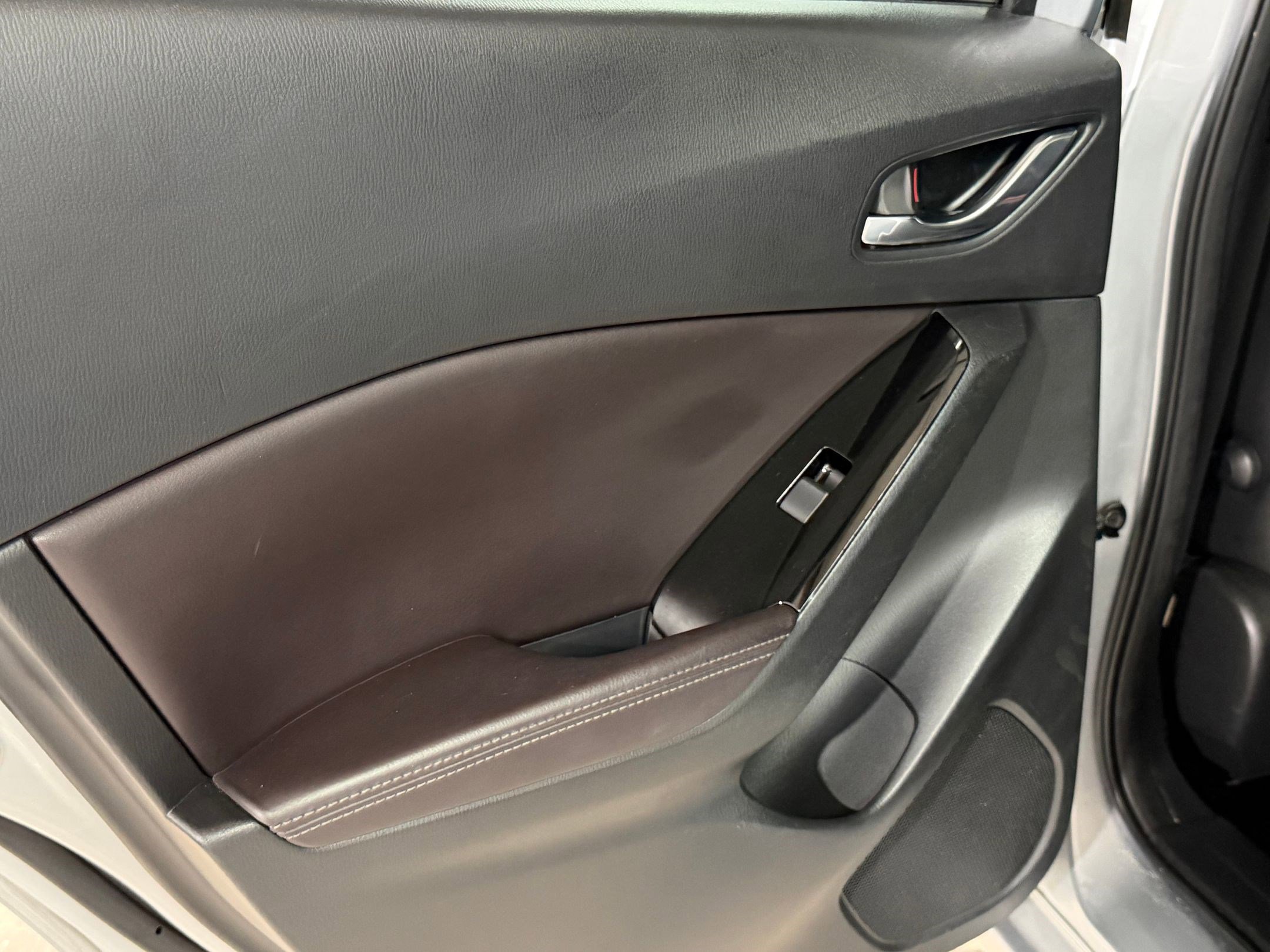 Used 2018 MAZDA MAZDA3 Touring FWD image 33