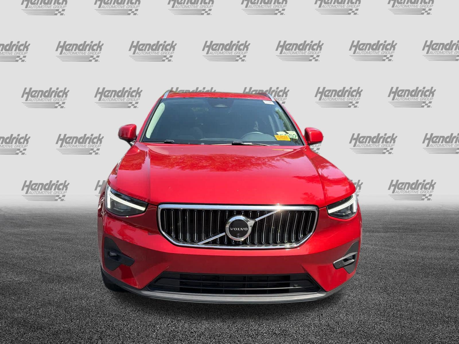 Used 2024 Volvo XC40 B5 Ultimate w/ Protection Package Premier AWD/4WD image 3