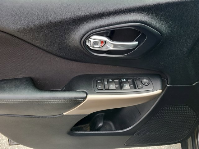 Used 2017 Jeep Cherokee Sport image 22